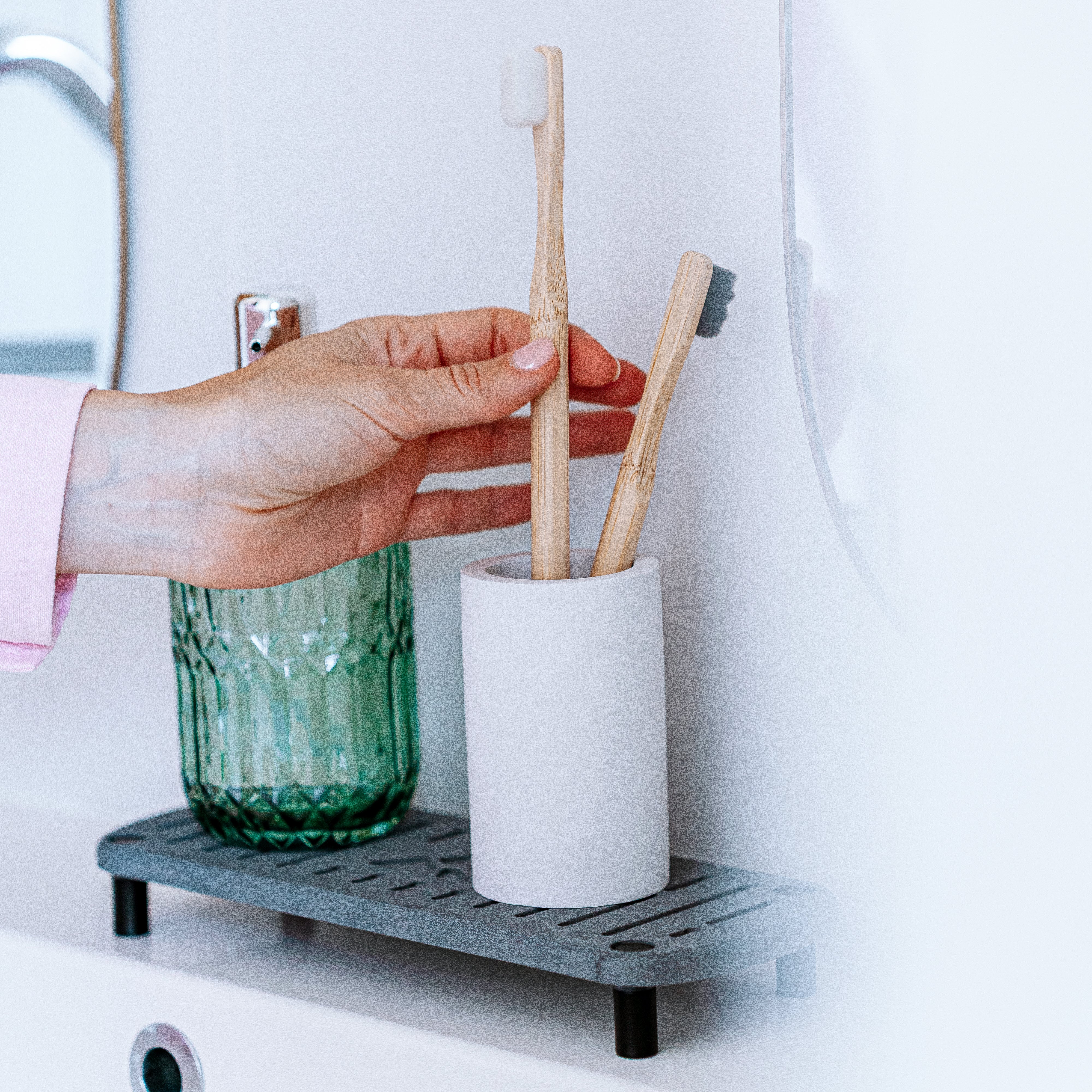 Set of 2 toothbrush holders made of diatomite stone