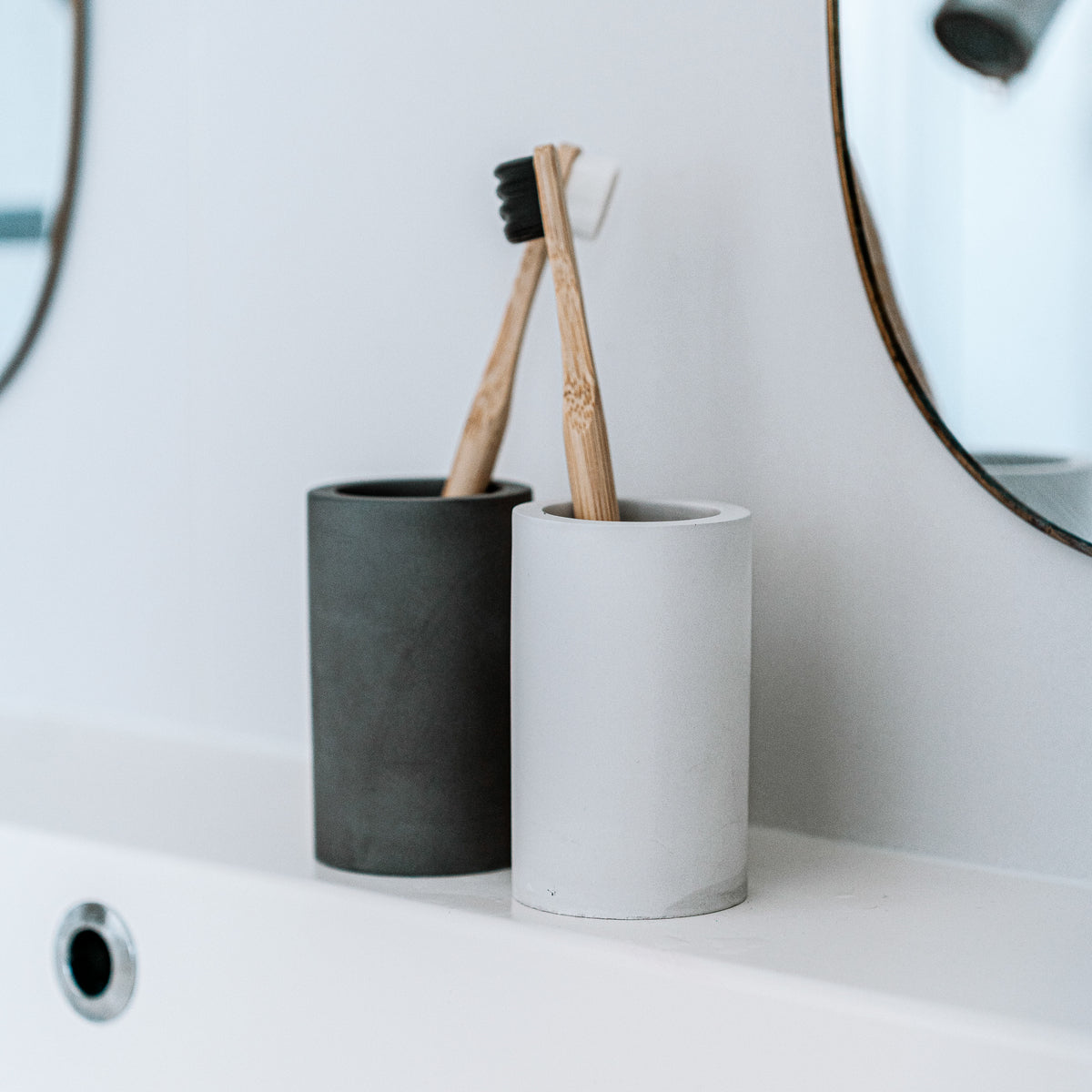 Set of 2 toothbrush holders made of diatomite stone